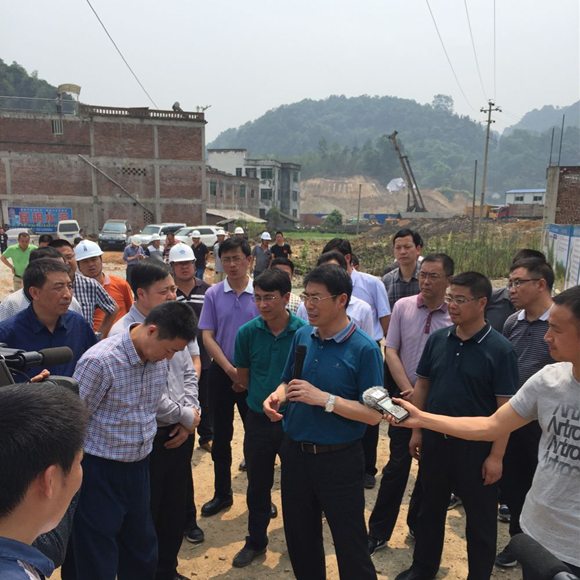 昭通市委書記范華平一行調研鹽津水田棚改安置點建設項目