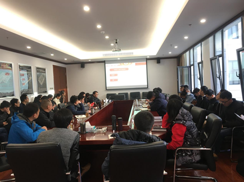 楊曉波到子公司講新修訂的《中國共產(chǎn)黨紀(jì)律處分條例》專題黨課