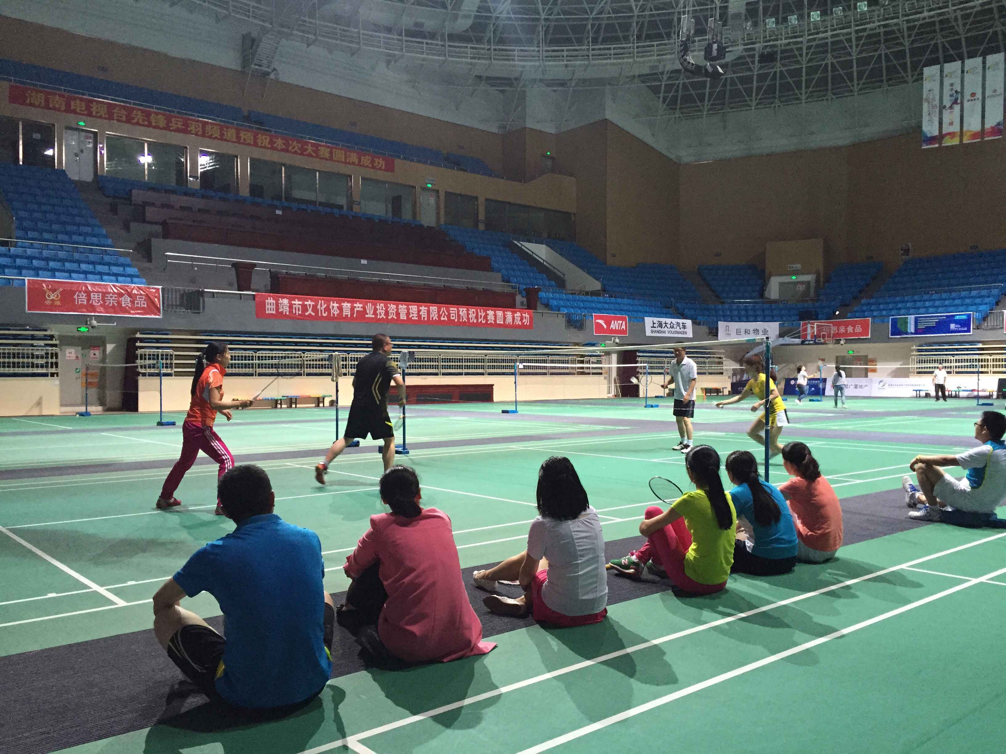 省房（集團）南疆地產組織內部員工羽毛球賽