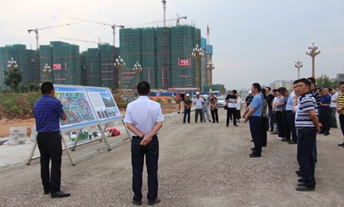 沾益區(qū)區(qū)委書記劉本芳調(diào)研沾益西河棚改項目南征路施工現(xiàn)場