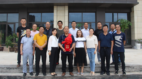 南疆、云建地產(chǎn)公司工會為退休職工 舉辦歡送會