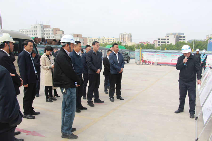 曲靖市委書記李文榮調(diào)研印染廠項目