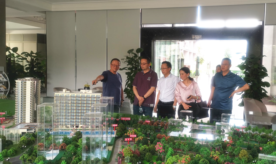 建投集團(tuán)紀(jì)委委員、巡察辦主任楊光雷到元江·冬日戀曲項(xiàng)目巡察