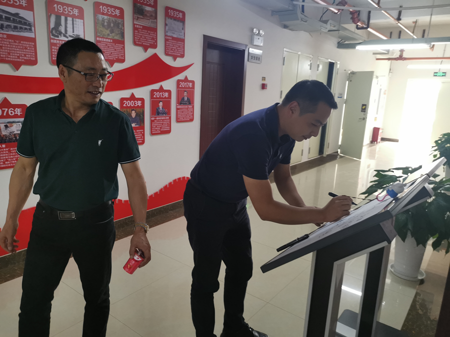 康澤公司開展“培養(yǎng)節(jié)約習(xí)慣、制止餐飲浪費”倡議簽名活動