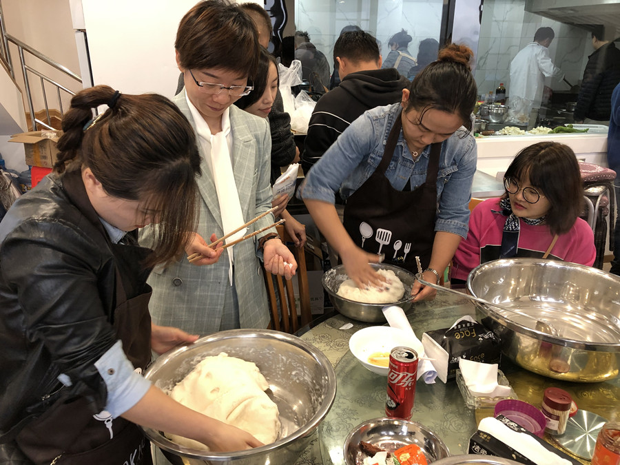 建工地產(chǎn)開展“舌尖上的中秋”活動(dòng)