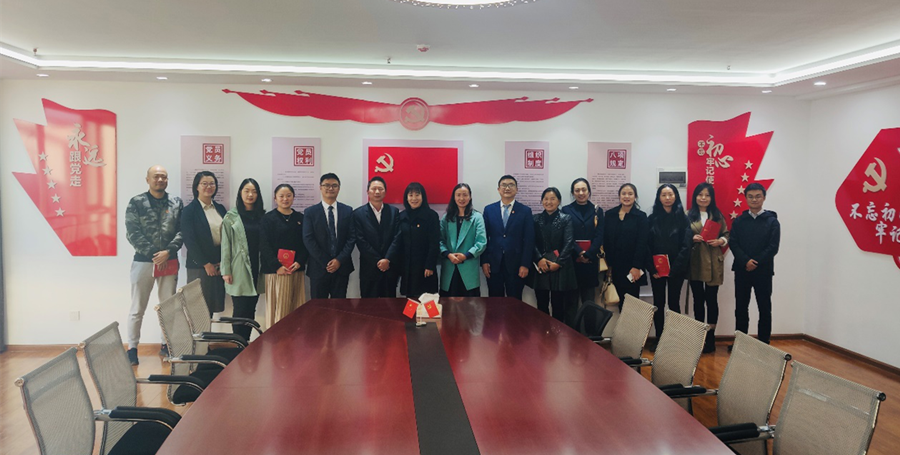 云航地產(chǎn)與交通銀行昆明呈貢支行聯(lián)合開展主題黨日活動