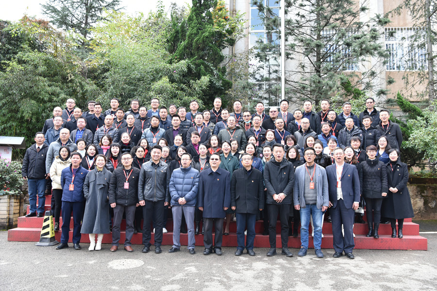 公司 “中層管理人員”暨“萬名黨員進(jìn)黨?！迸嘤?xùn)圓滿結(jié)業(yè)