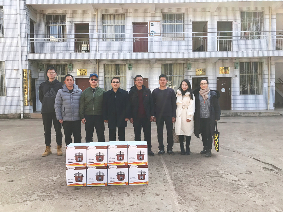 楊曉波到宣威得祿鄉(xiāng)扶貧點(diǎn)慰問駐村扶貧隊(duì)員