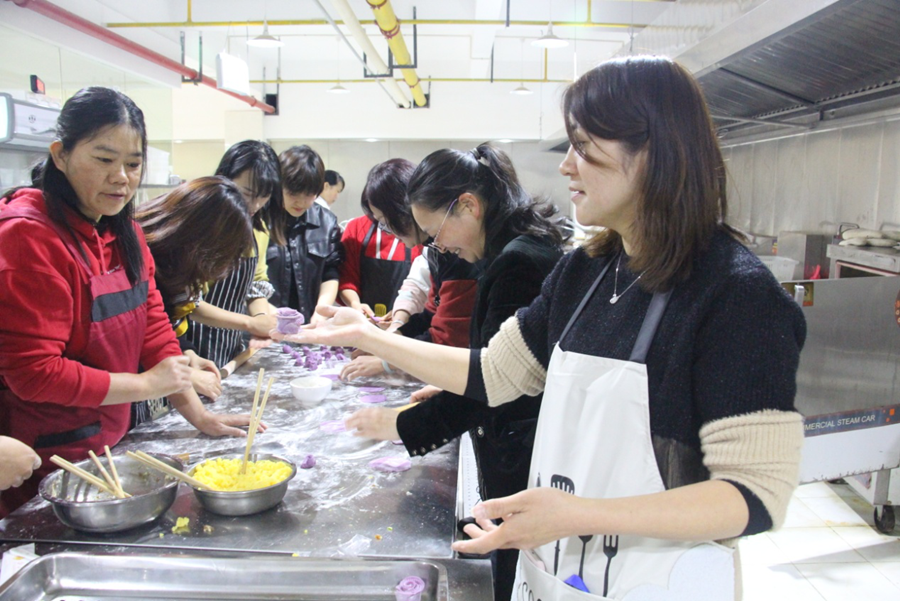 云建、南疆公司舉辦“三八”婦女節(jié)暖心烘焙活動(dòng)