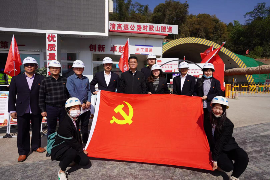 云航地產黨支部參加陽宗海風景名勝區(qū)七甸街道重點項目現場黨史學習教育活動