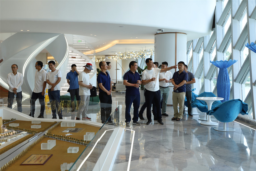 民盟玉溪市委專職副主委楊志文到高鐵新城調(diào)研