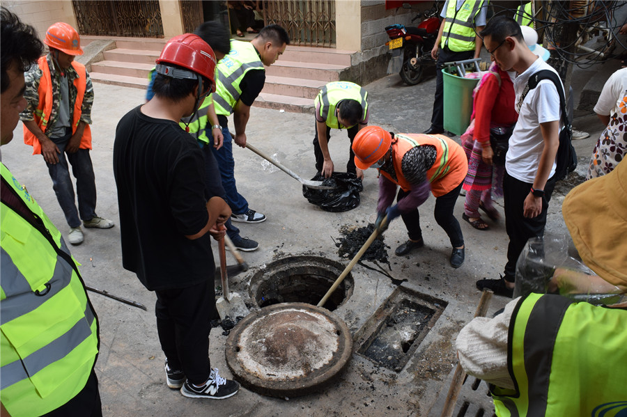 我為群眾辦實事——文山分公司黨支部到駐地社區(qū)開展服務(wù)活動