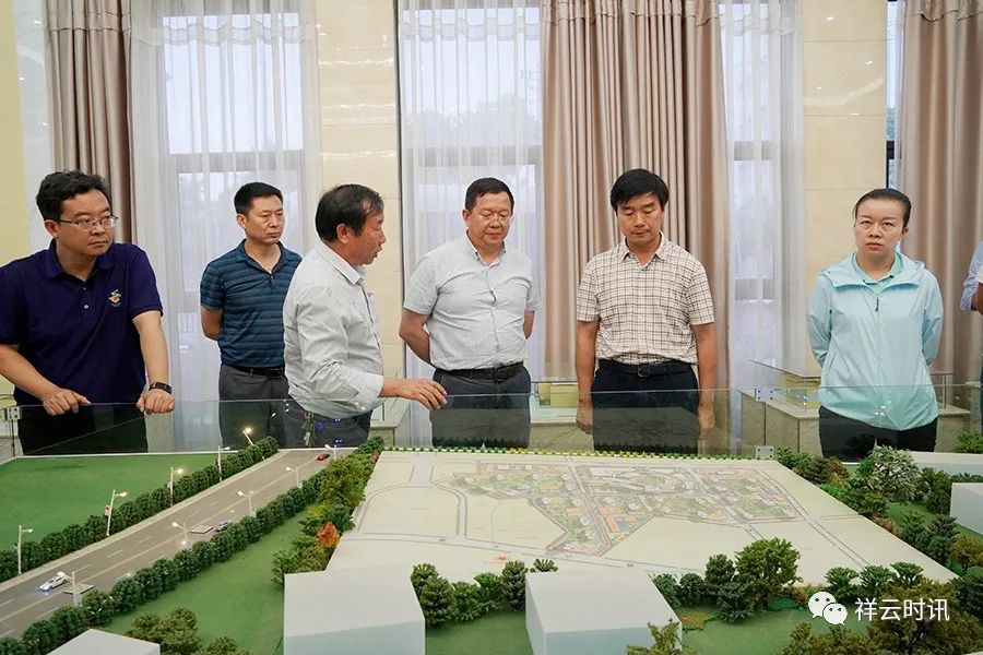 祥云縣委書記王遠(yuǎn)、縣長黑尚鋒調(diào)研祥云城西棚改項(xiàng)目