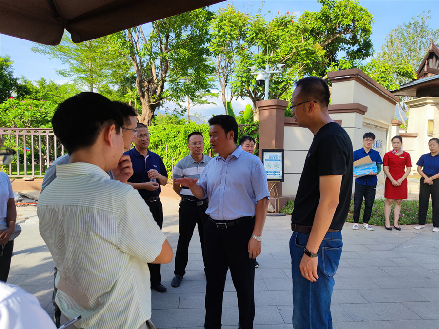 元江縣委書記瓦慶超調(diào)研果香四季項(xiàng)目