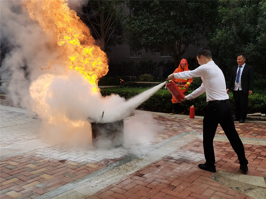 筑遠(yuǎn)物業(yè)組織開展應(yīng)急消防演練