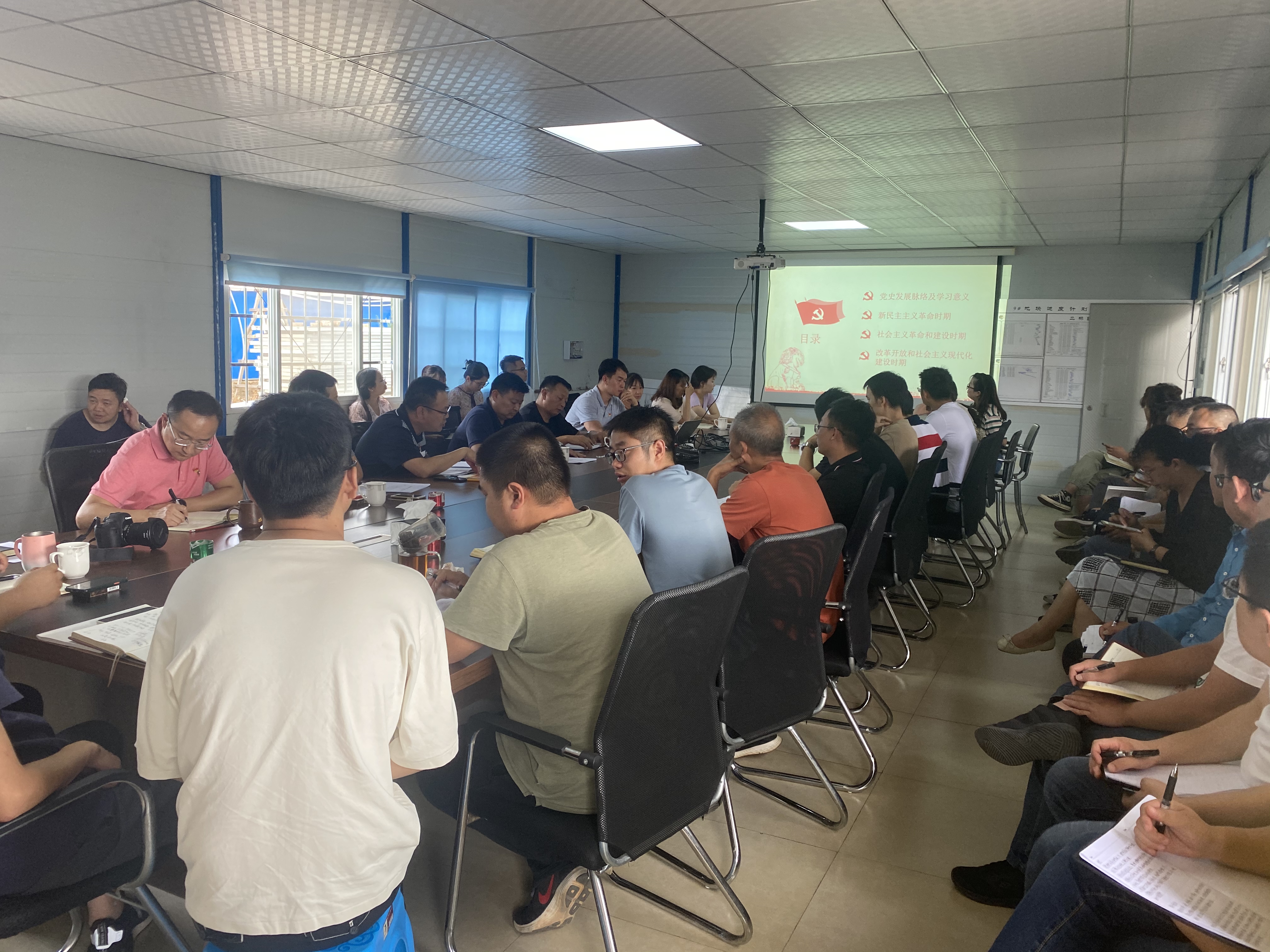 趙慶龍到玉溪高鐵新城項(xiàng)目講授黨史學(xué)習(xí)教育專題黨課