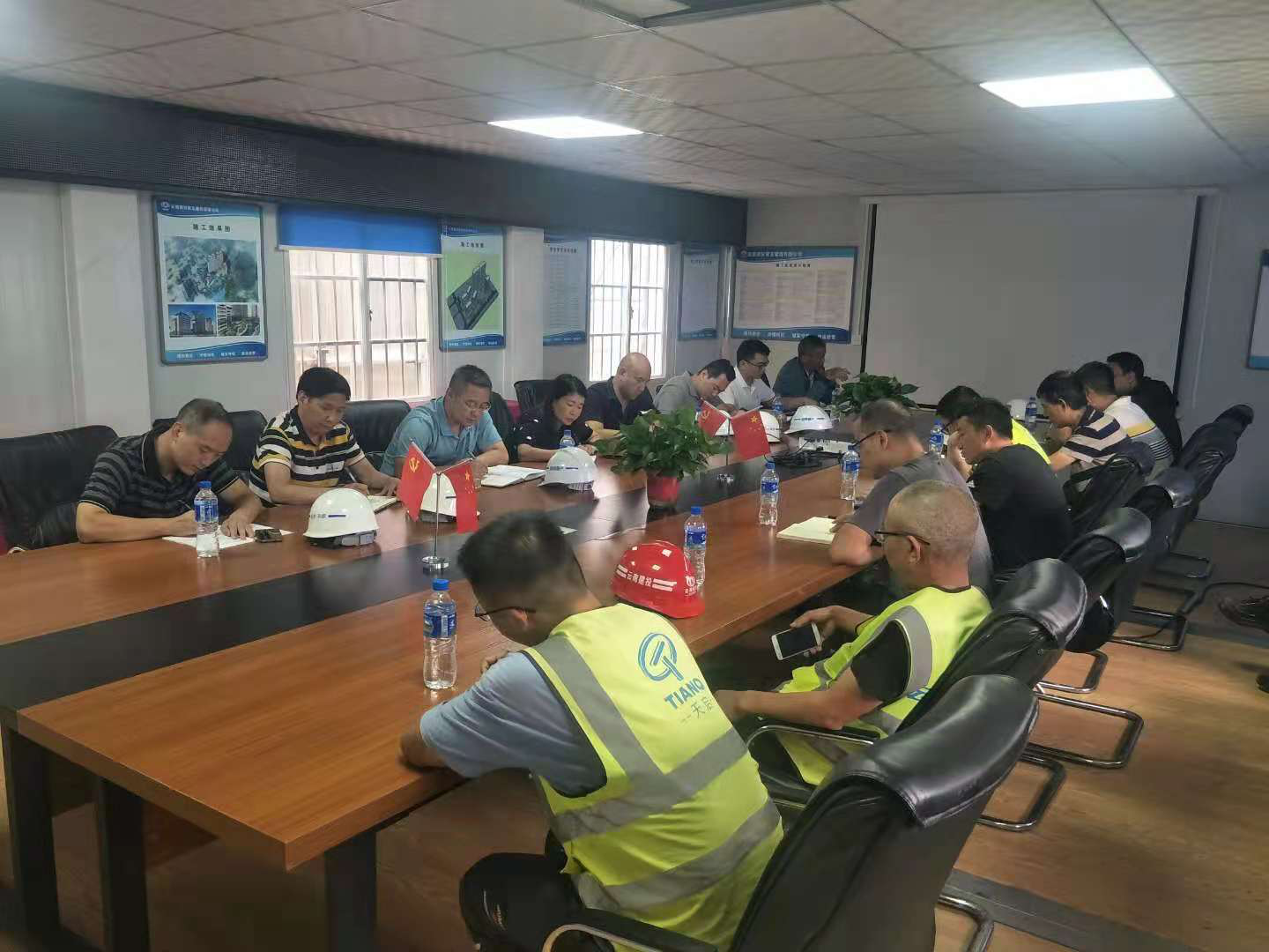 武繼紅、袁明紅到安居和苑項目開展安全生產(chǎn)檢查