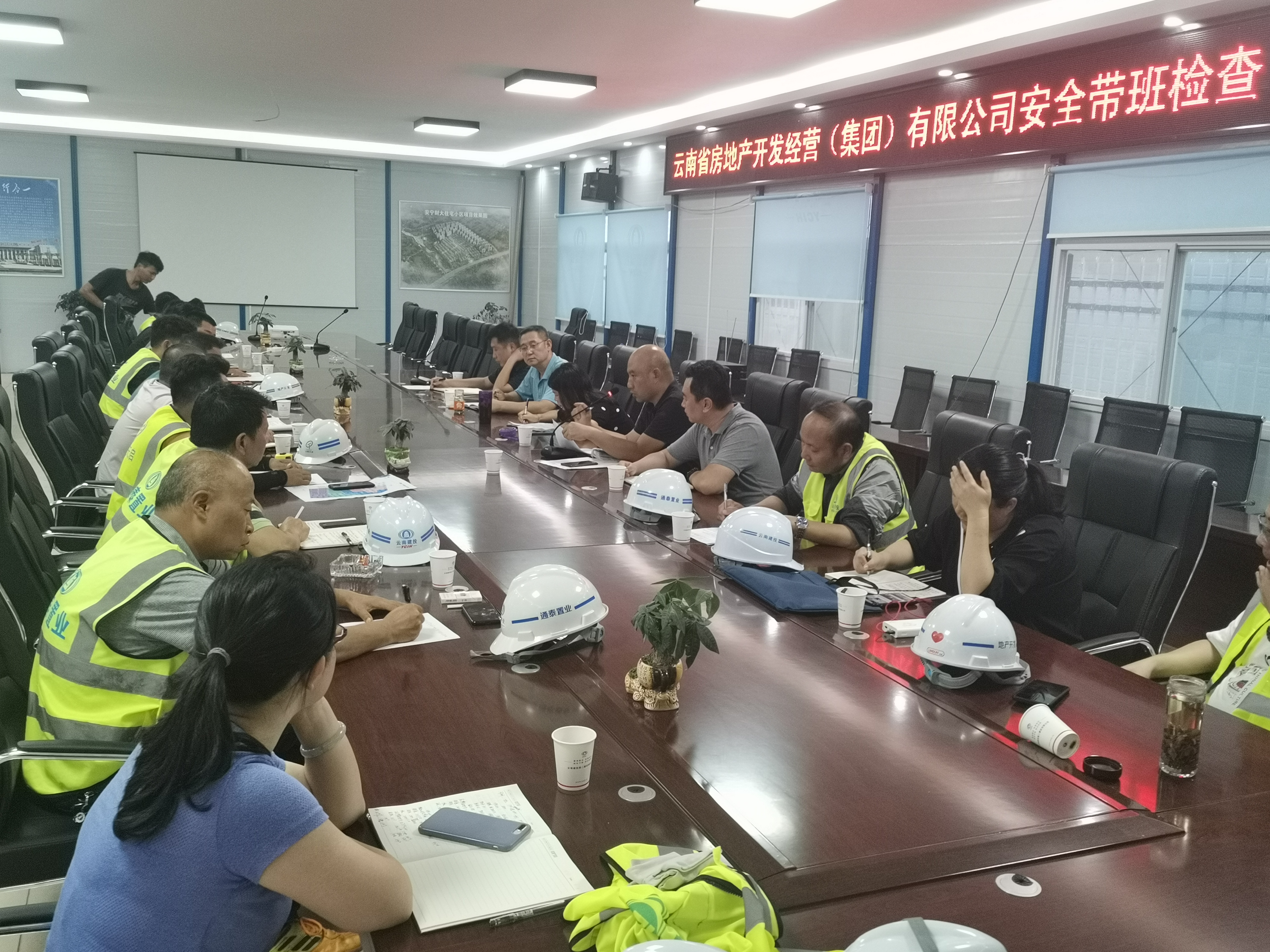 武繼紅、袁明紅到安寧財大項目開展安全生產(chǎn)檢查