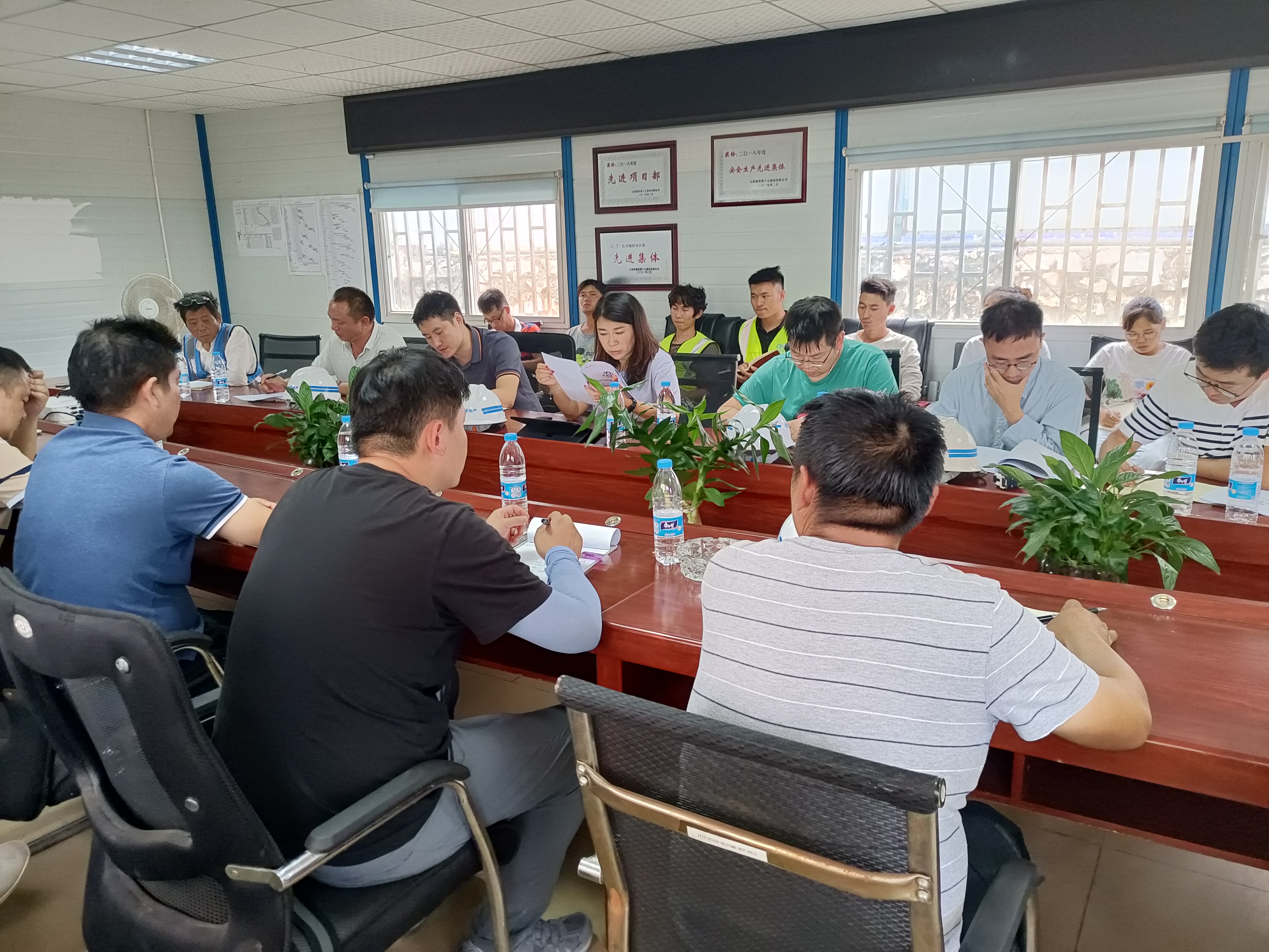 袁明紅到紅河錦府項目檢查指導
