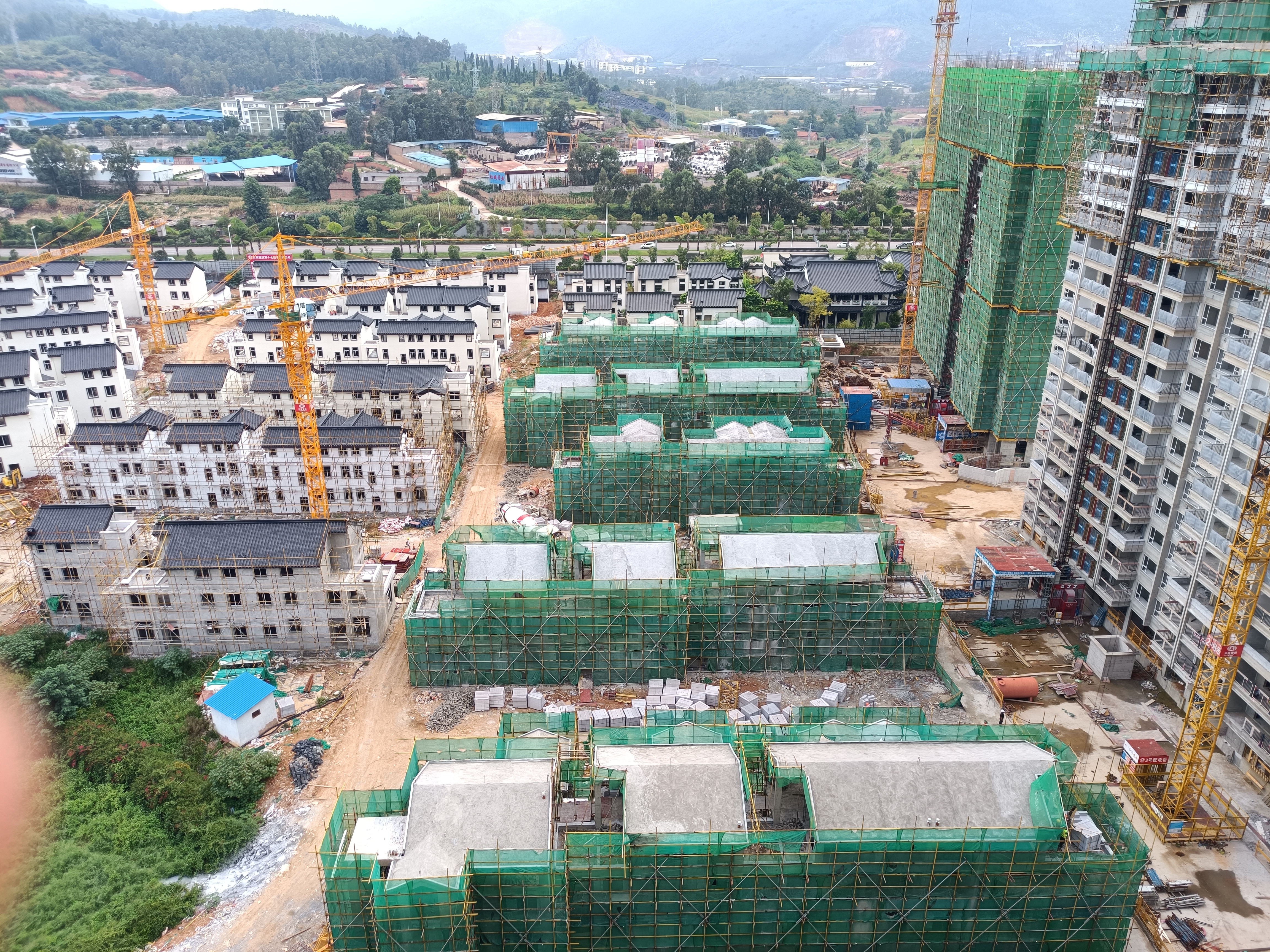 紅河錦府項目主體結(jié)構(gòu)實現(xiàn)全面封頂