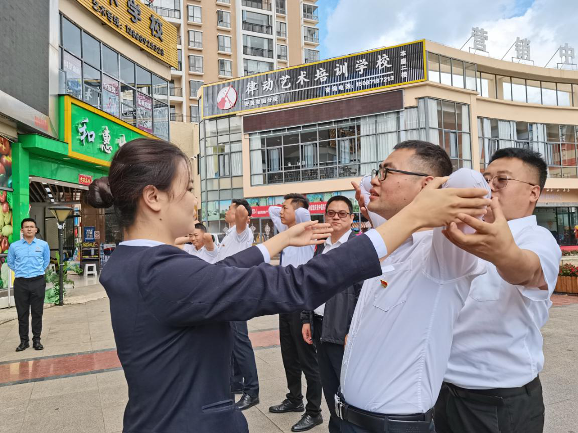 和順公司開(kāi)展商務(wù)禮儀培訓(xùn)