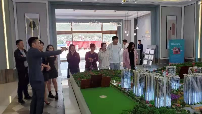 建投集團(tuán)團(tuán)委及老干處參觀調(diào)研清風(fēng)明月、意思橋康旅小鎮(zhèn)項(xiàng)目