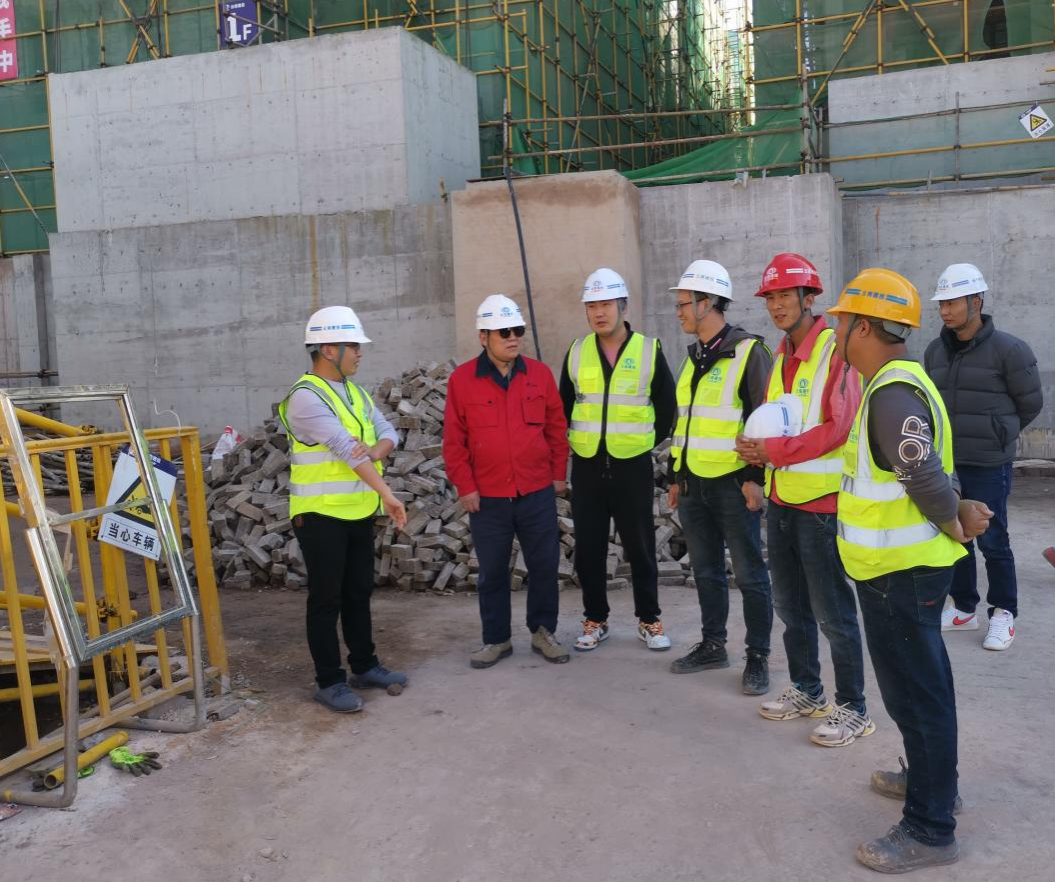 集團(tuán)副總經(jīng)理王曉方到安寧財(cái)大璞御項(xiàng)目調(diào)研