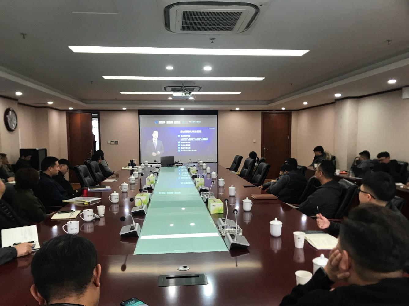 公司組織收看2021年中國不動(dòng)產(chǎn)總裁峰會(huì)直播