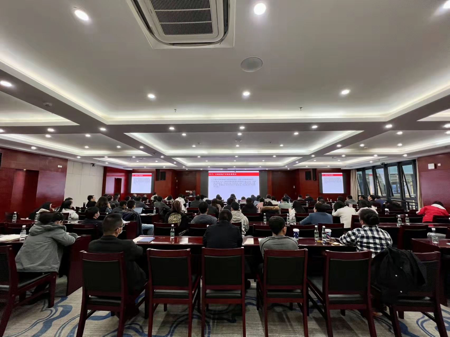 公司開展當(dāng)前經(jīng)濟(jì)金融形勢(shì)與房地產(chǎn)金融政策分析培訓(xùn)