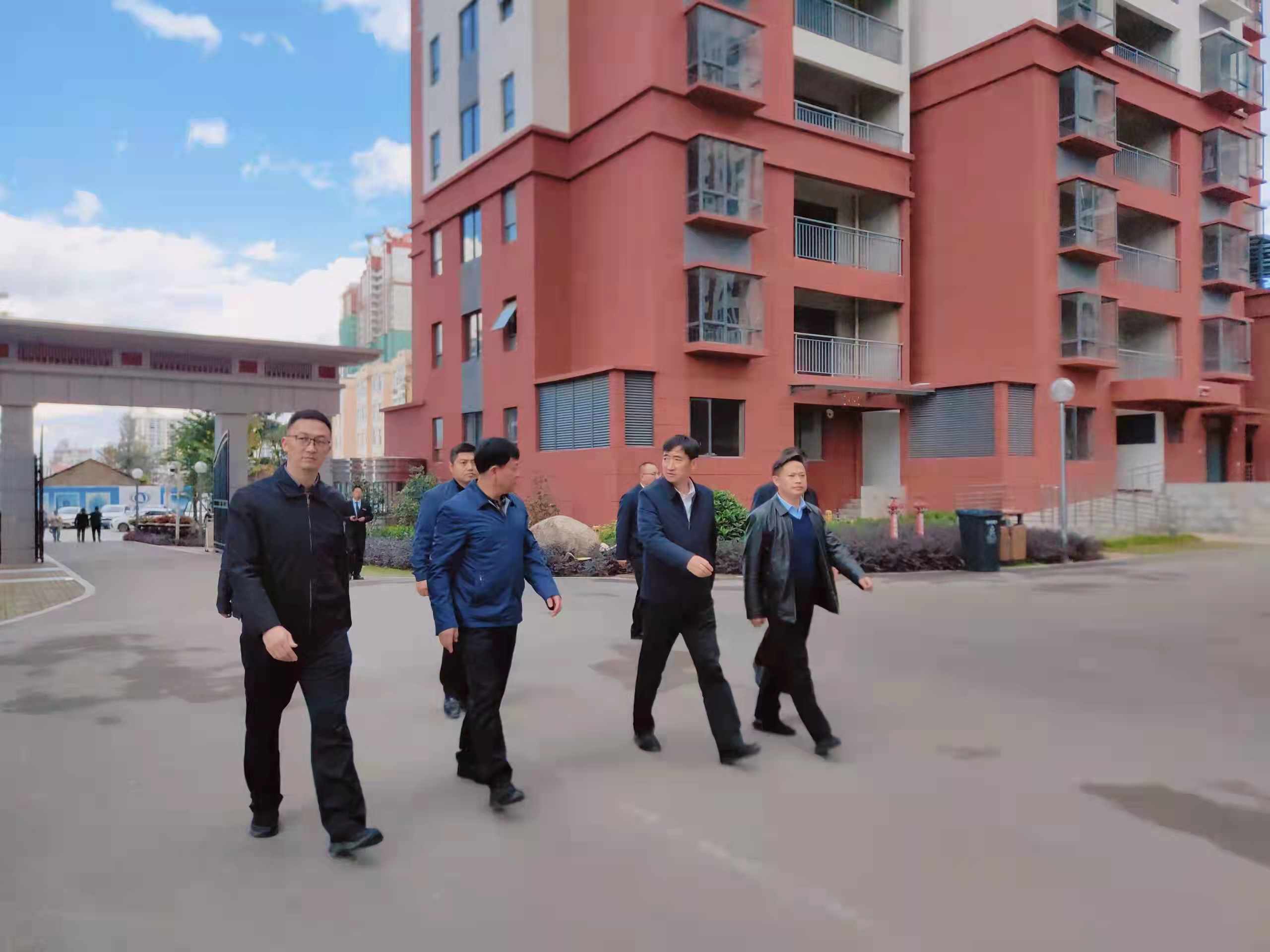 臨滄市委副書記、代理市長(zhǎng)杜建輝調(diào)研臨翔區(qū)棚戶區(qū)改造安置房項(xiàng)目