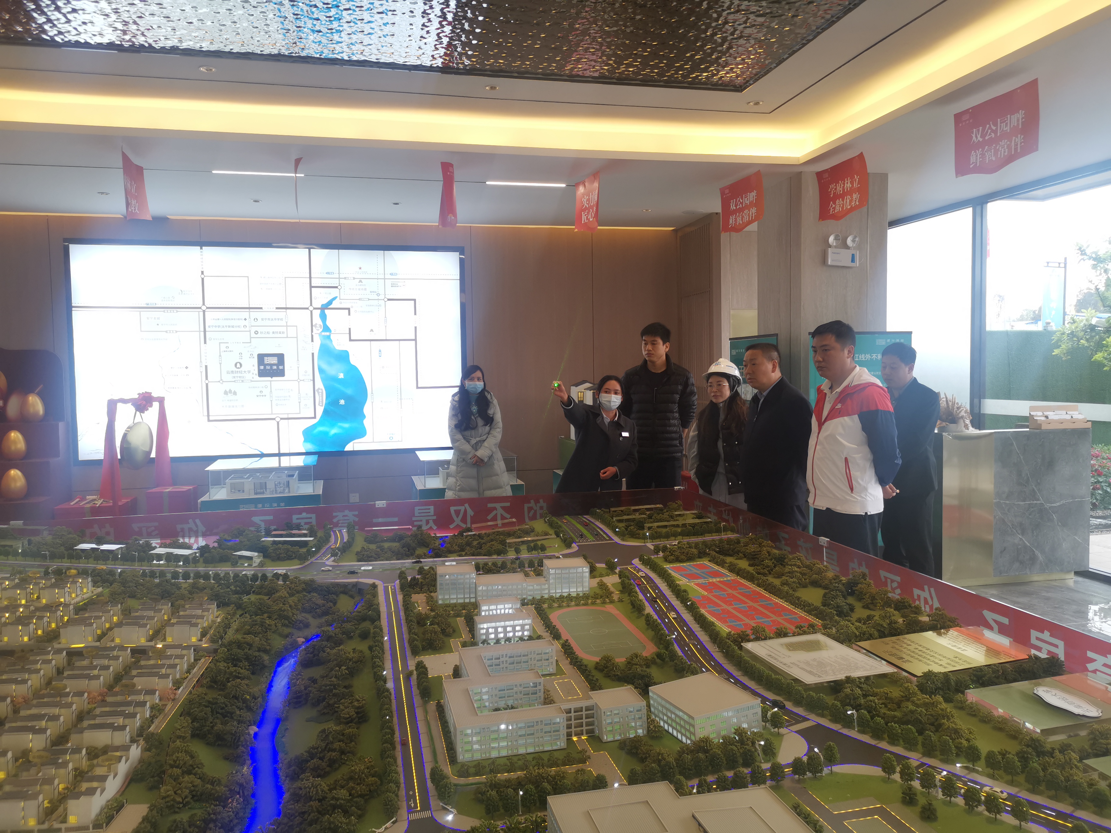 集團黨委書記、董事長陳祖軍到安寧財大璞御項目調(diào)研