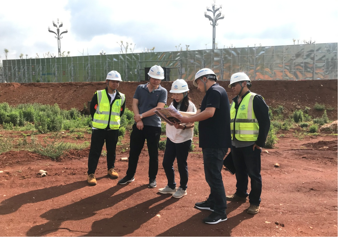 袁明紅到陽春景秀項目現(xiàn)場指導(dǎo)規(guī)劃設(shè)計及施工前期工作