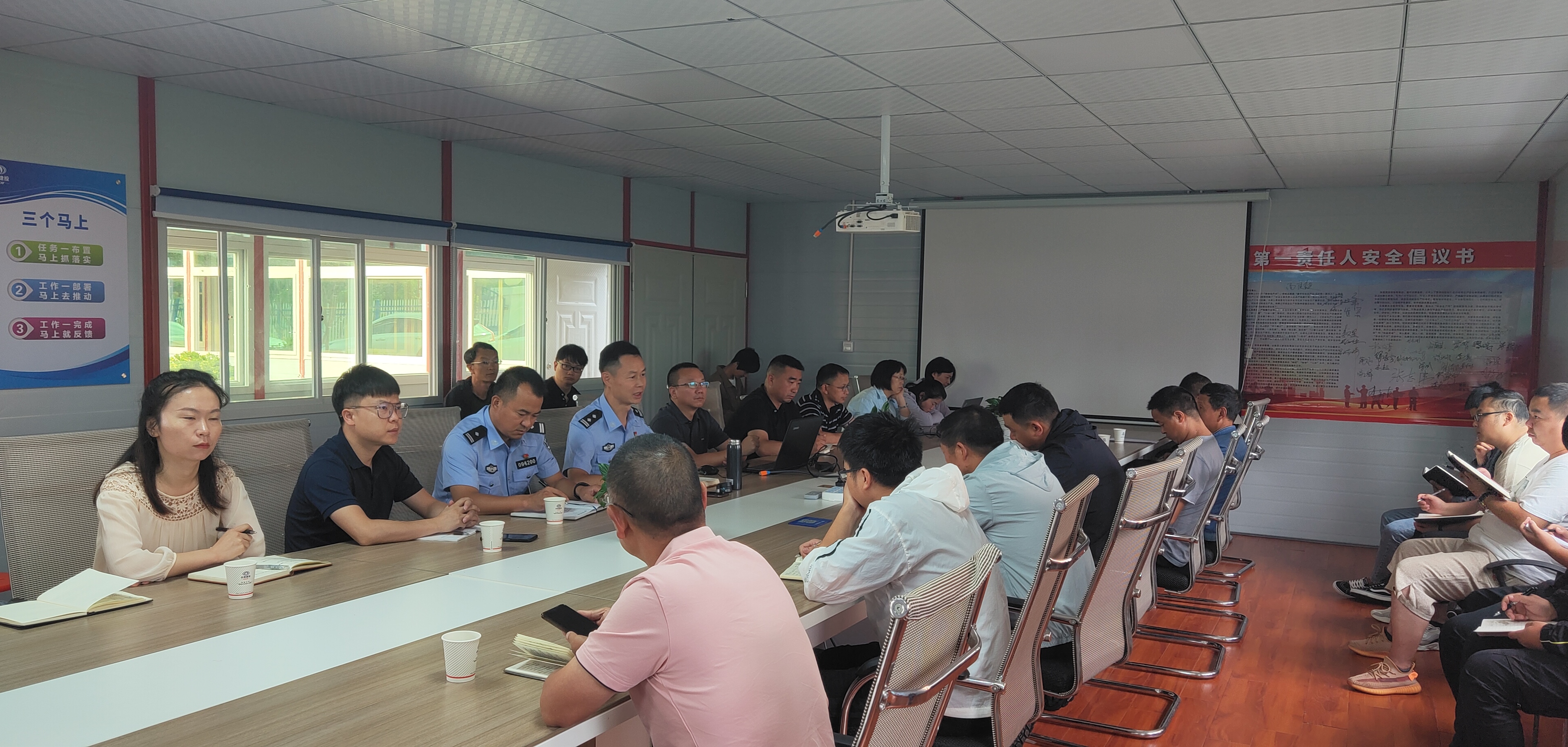 曲靖片區(qū)聯(lián)合政府部門開展交通普法教育活動(dòng)