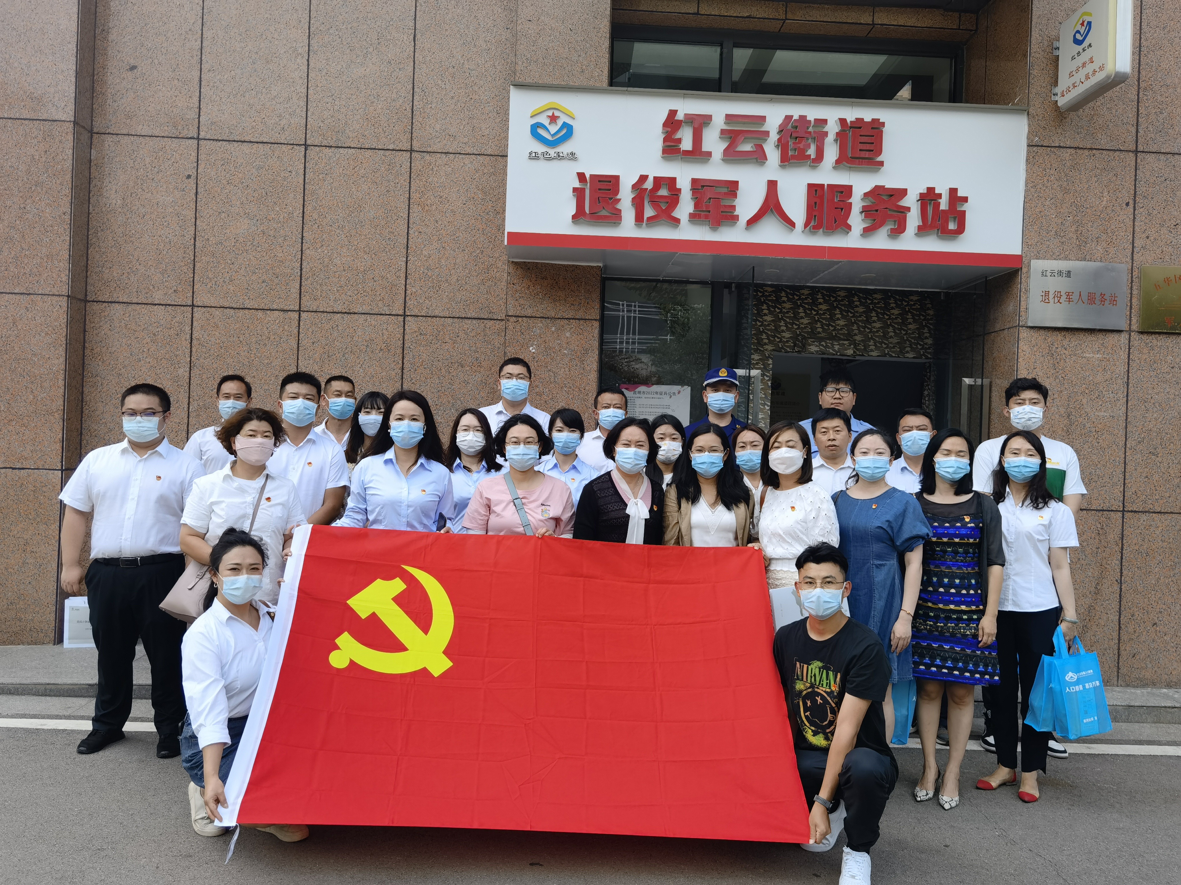 華澤公司聯(lián)合五華區(qū)多家黨支部開展“鏈?zhǔn)健敝黝}黨日活動(dòng)