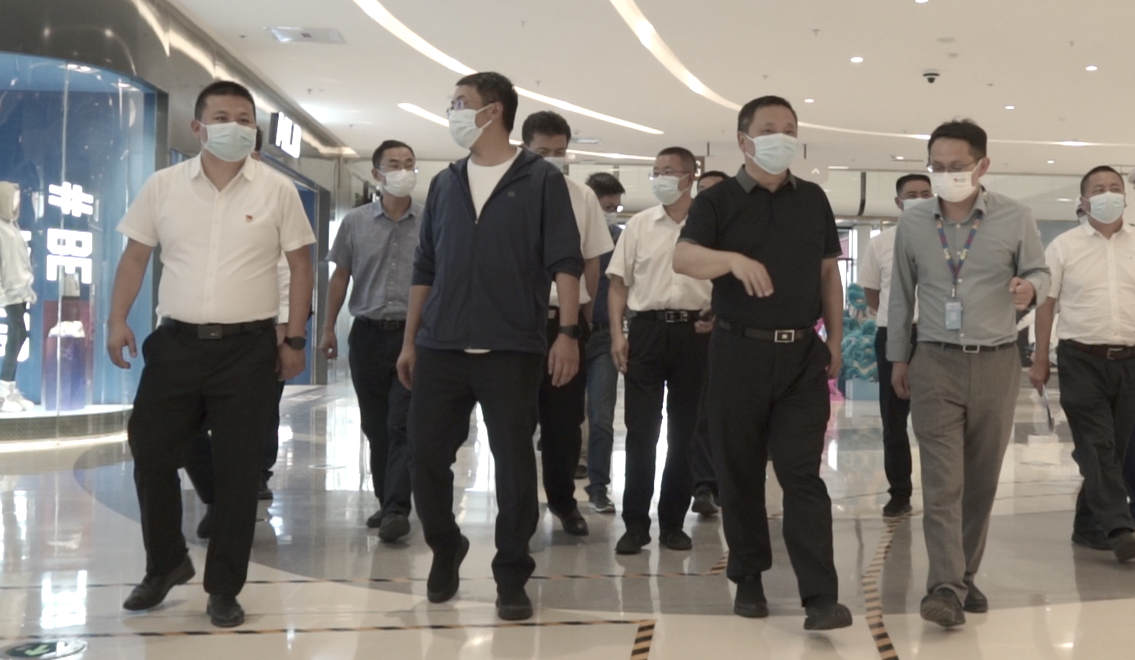 大理州委書記楊國(guó)宗調(diào)研龍悅?cè)A府愛(ài)琴海購(gòu)物公園