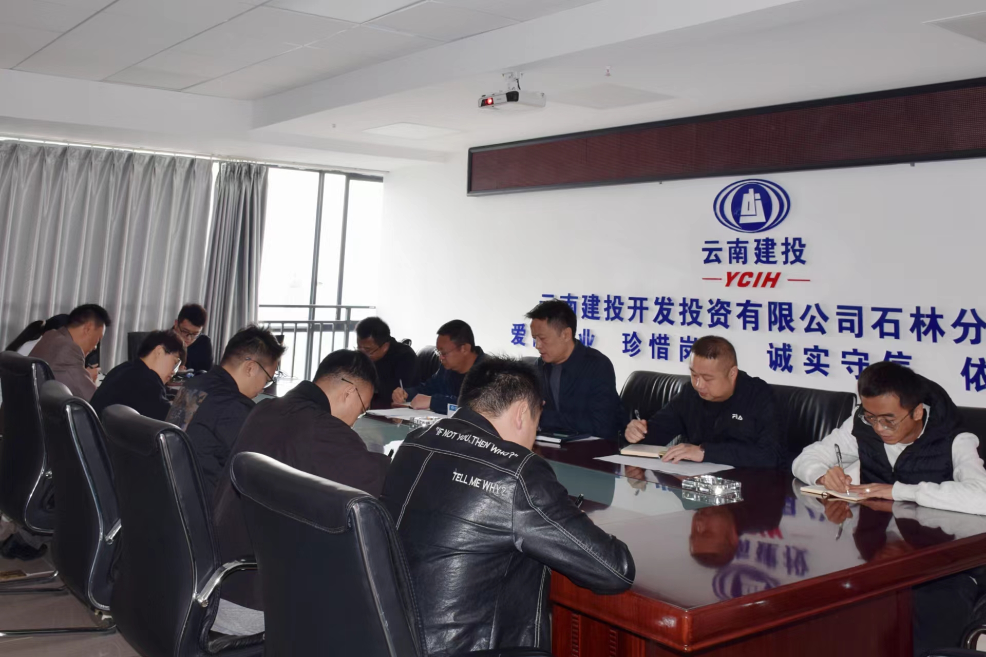 胡亞東到石林黨支部宣講黨的二十大精神