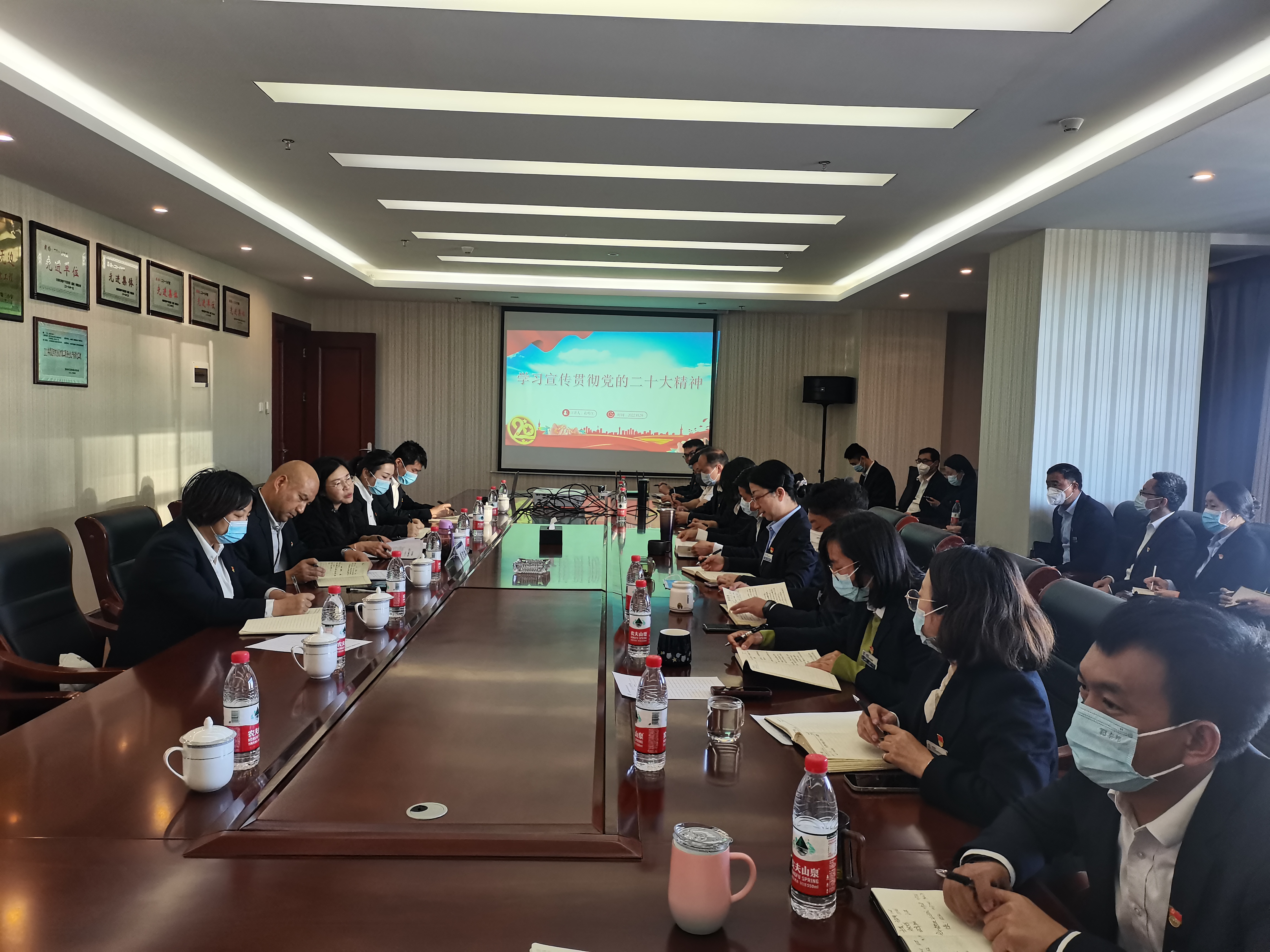 袁明紅到和順公司、省房物業(yè)宣講黨的二十大精神