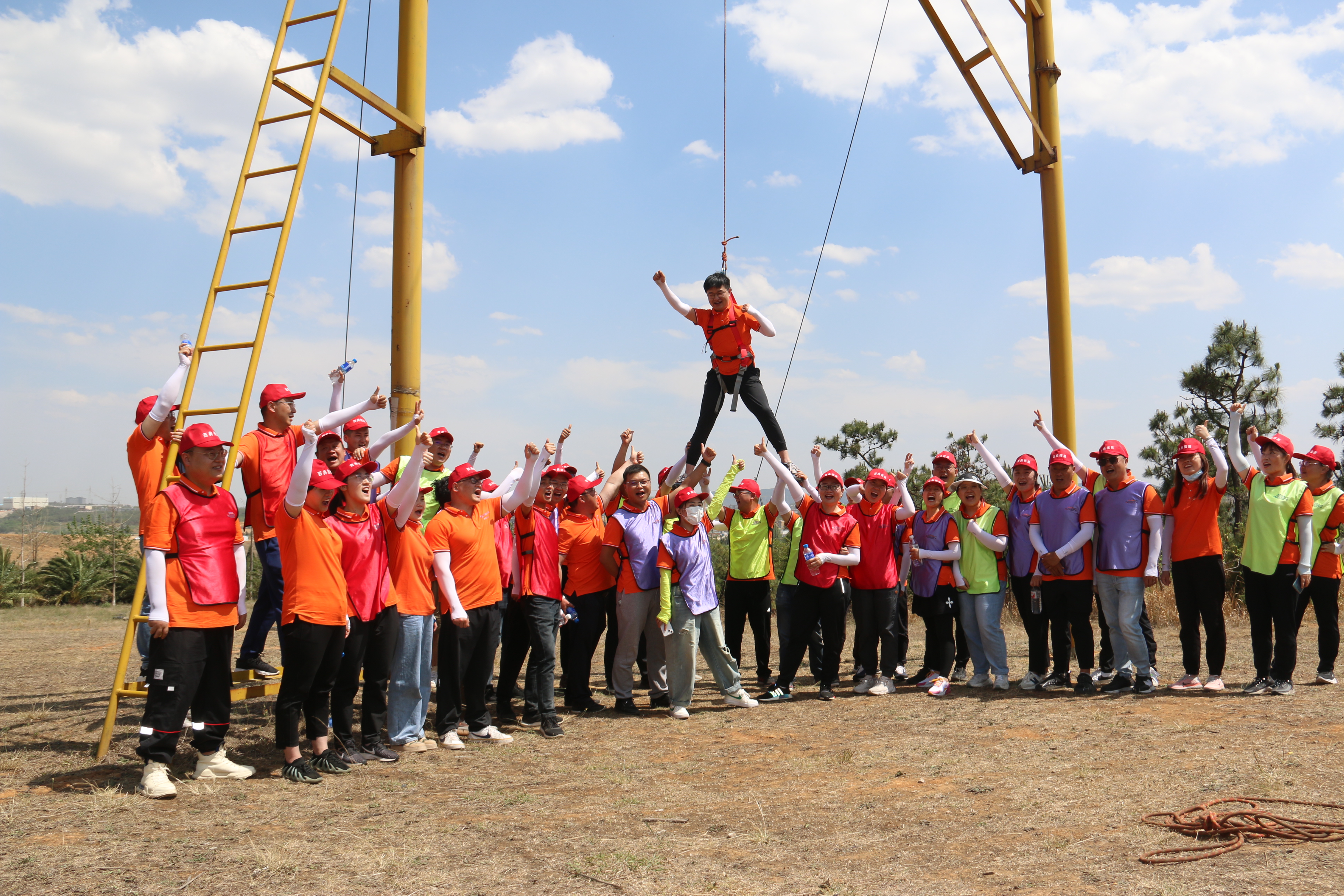 曲靖片區(qū)黨工團(tuán)聯(lián)合開展拓展訓(xùn)練