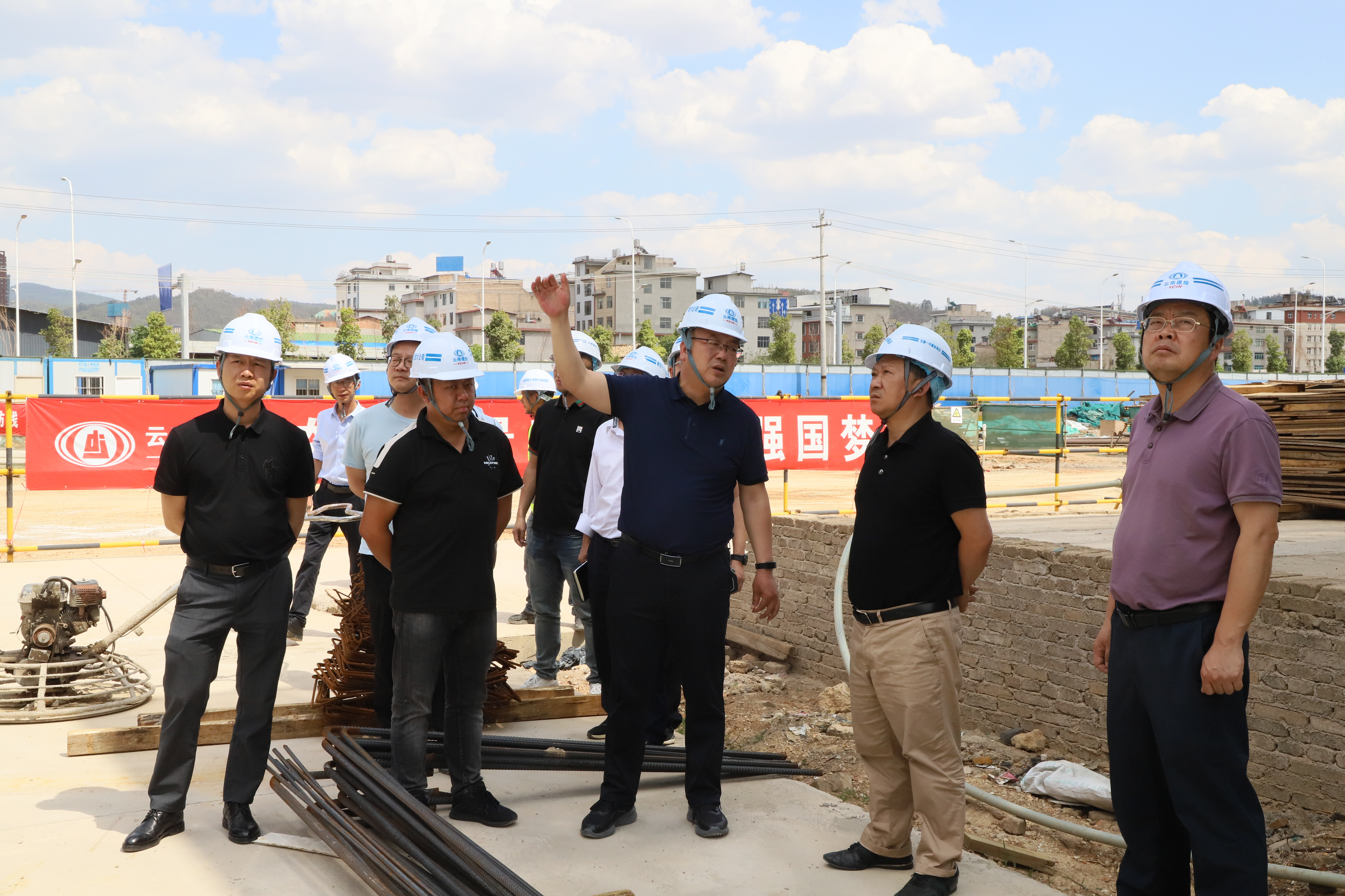 紅塔區(qū)委副書記、區(qū)長(zhǎng)馬云華到玉溪高鐵新城項(xiàng)目調(diào)研