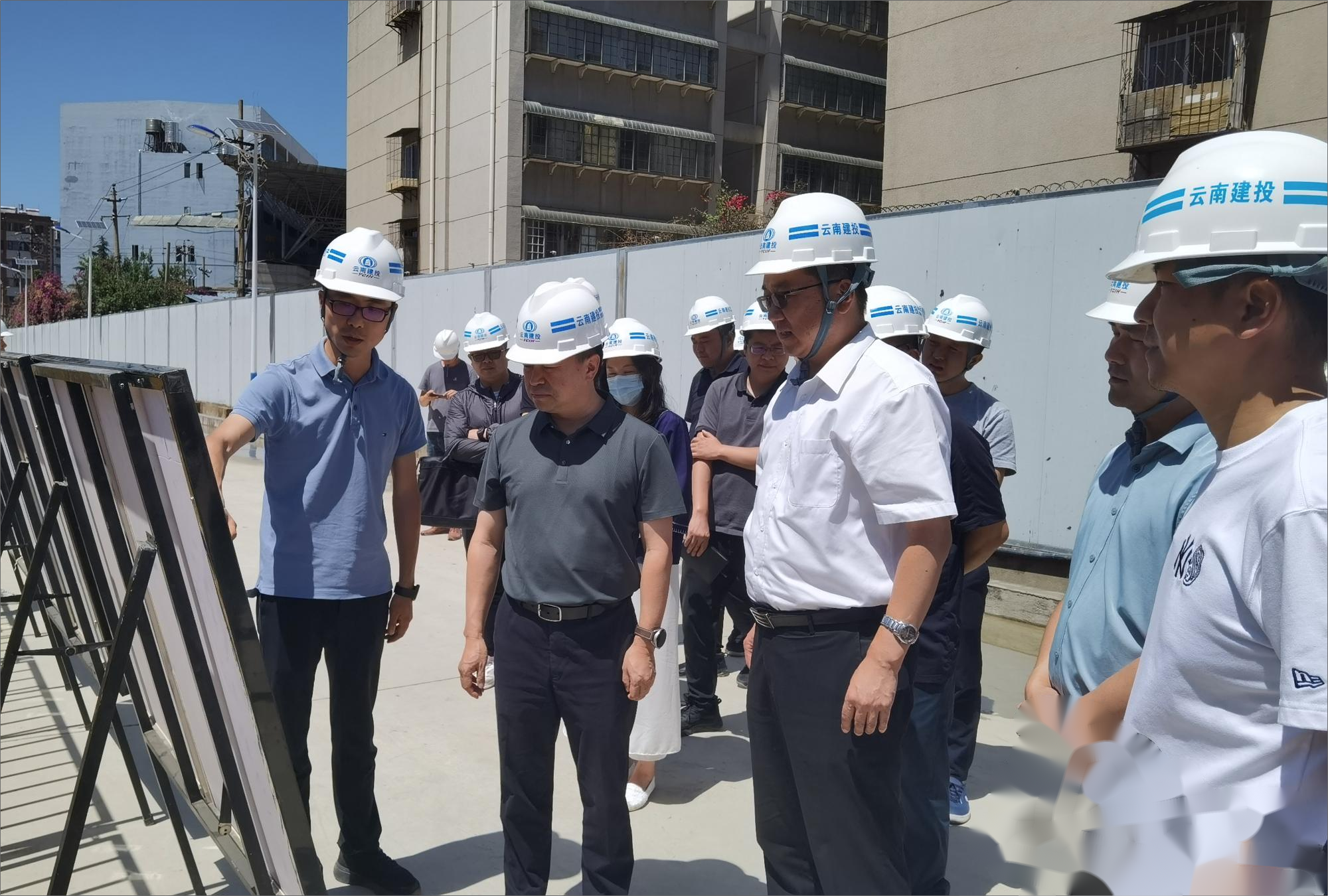 五華區(qū)政府到春城崋府項(xiàng)目調(diào)研