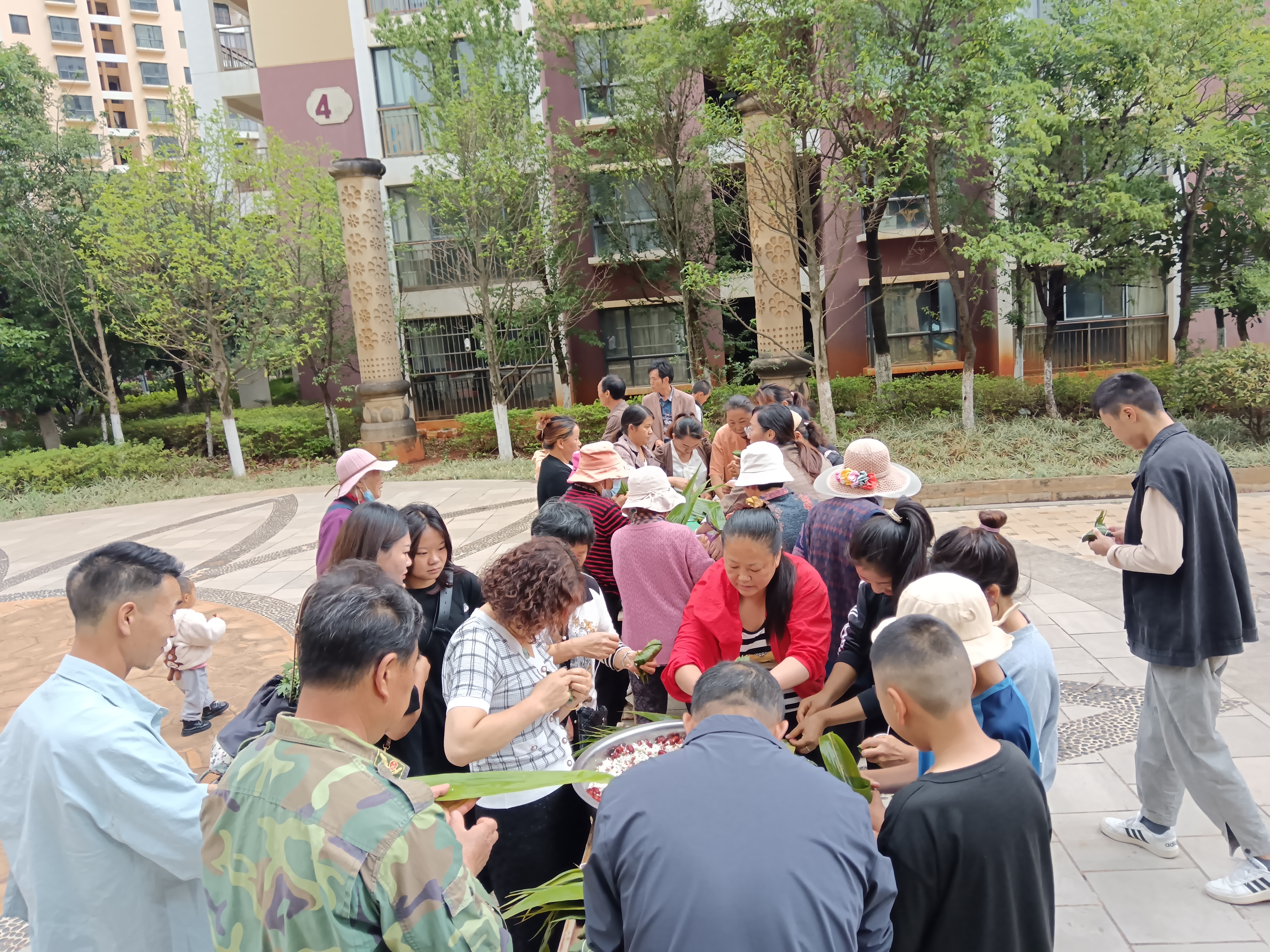 省房物業(yè)組織開展“端午”活動