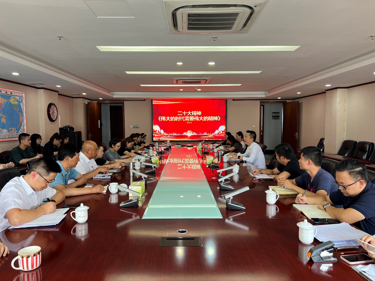 胡亞?wèn)|講授主題教育專題黨課