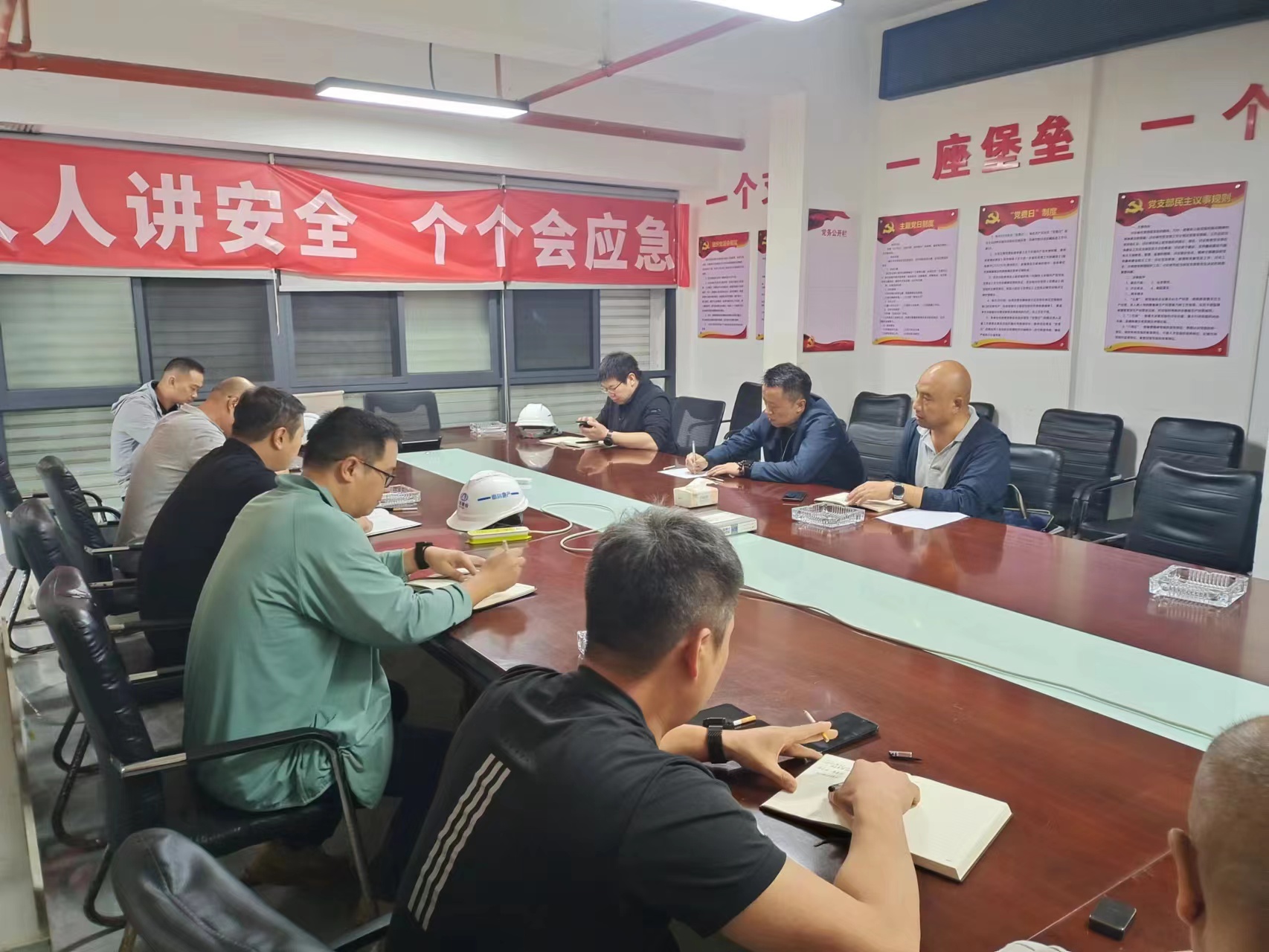 胡亞東到云領(lǐng)華府項目檢查指導