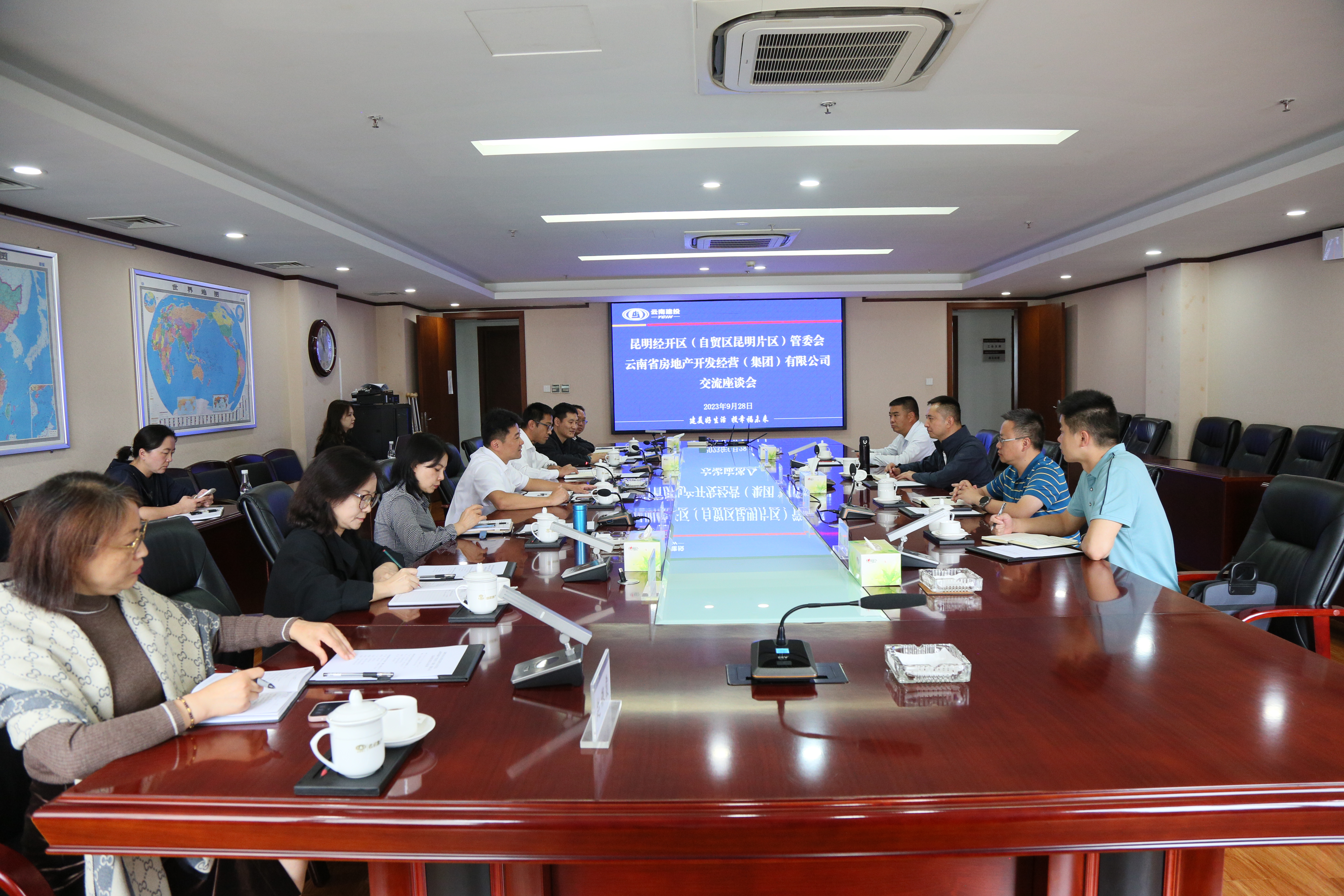 公司與昆明經(jīng)開區(qū)管委會交流座談