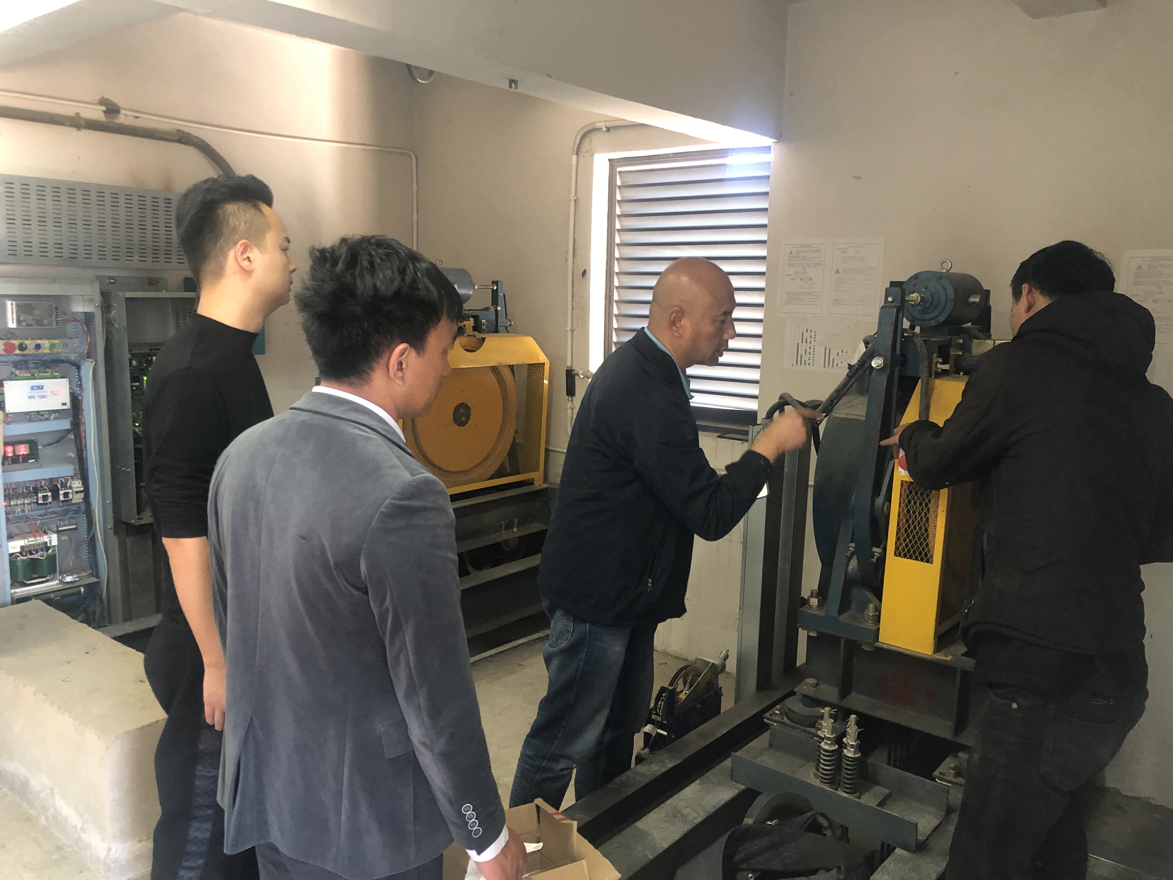 李榮華到玉溪萬裕潤園小區(qū)項(xiàng)目開展電梯安全隱患排查治理