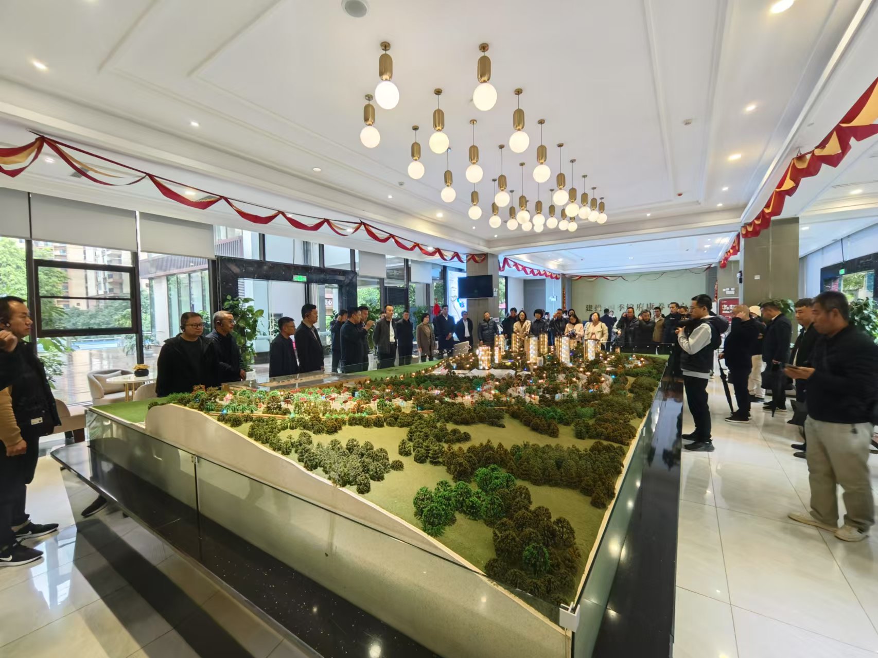 玉溪市委常委、副市長(zhǎng)馮冰到建投·四季錦府項(xiàng)目調(diào)研