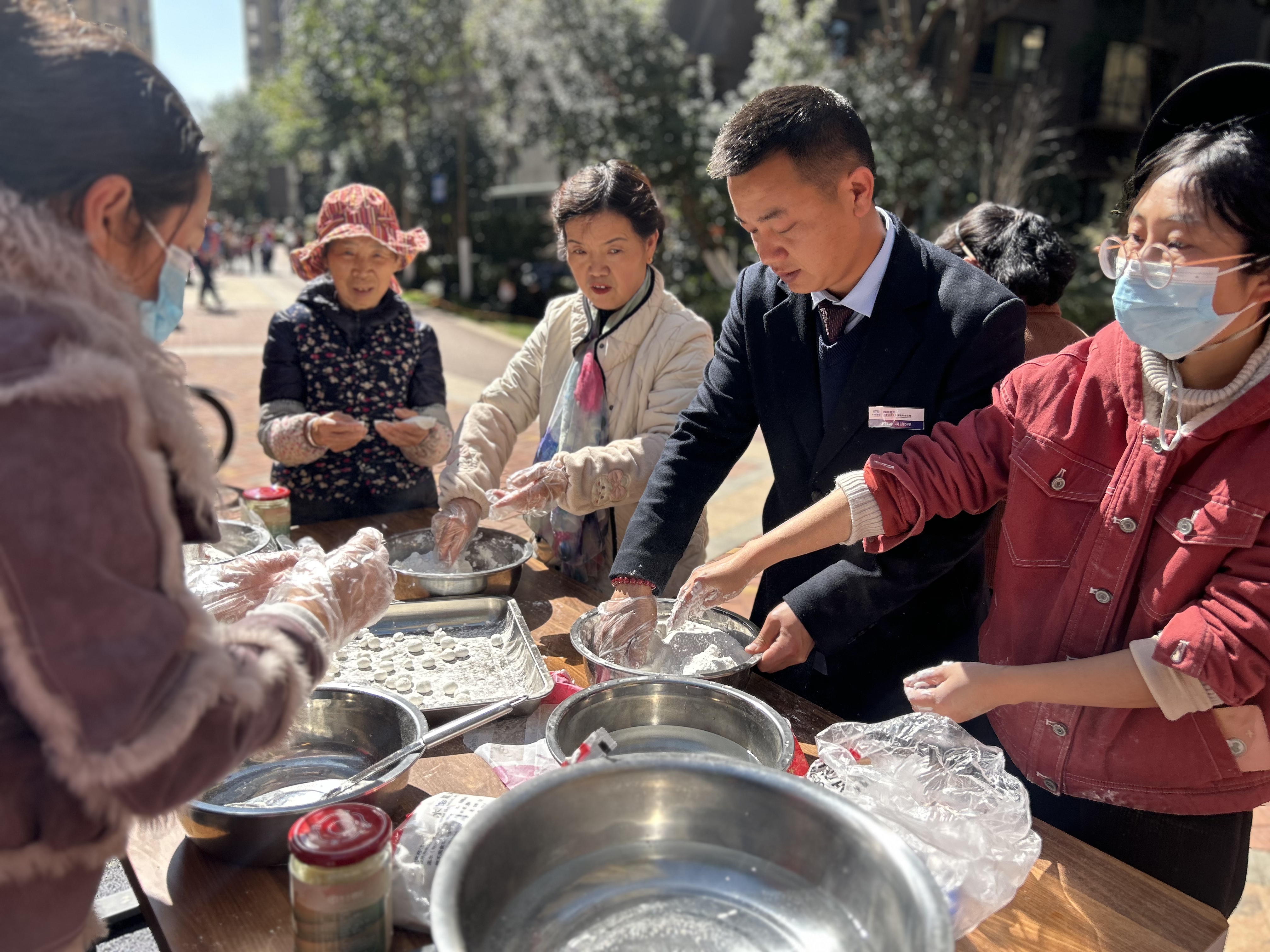 省房物業(yè)開展“濃濃鄰里情，乒乓鬧元宵” 活動(dòng)